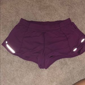 MAGENTA LULULEMON HOTTY HOT SHORTS